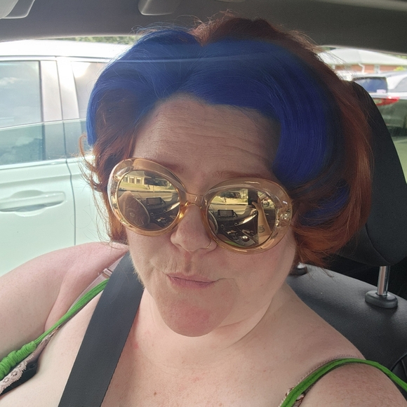 Meet your Posher, Mim - Picture 3 of 9